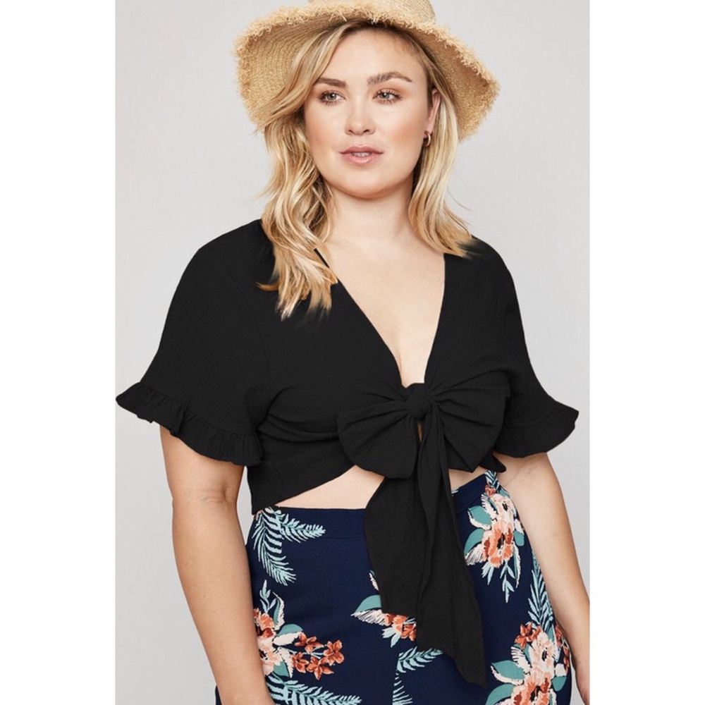 PLUS SIZE!!! Front Tie Crop Top